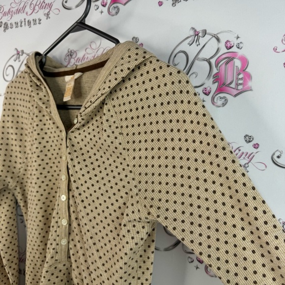 Joe Fresh long sleeve thermal waffle knit Beige V-Neck Sweater with Black Dots - Picture 12 of 14
